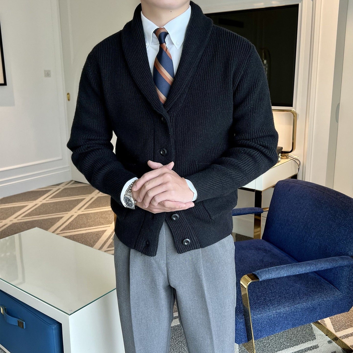 Old Money Strickjacke mit klassischem V-Ausschnitt